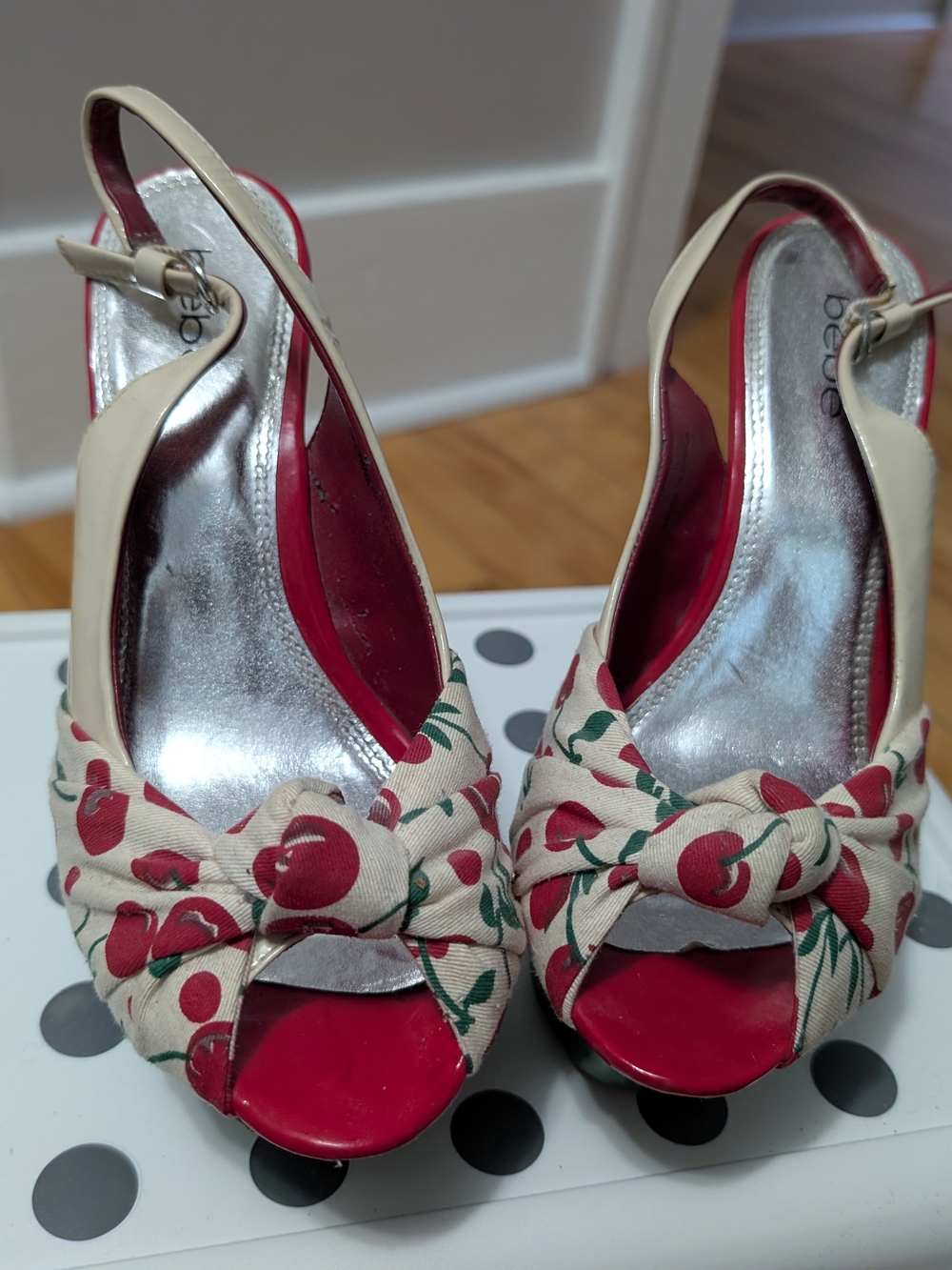 bebe Roxanne Cream Cherry Print Peep-Toe Platform Heels Size 9 - Picture 2 of 5